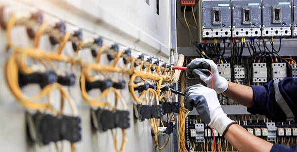 Professional Electrician technician working in Wardsville, MO